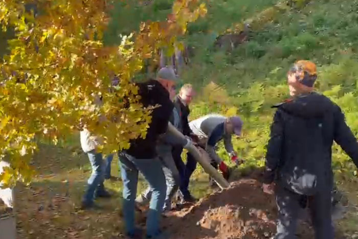 Ozols Dainu tēva takā}