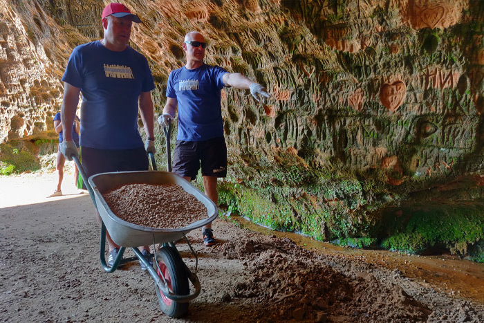 Biotopa atjaunošanas un labiekātošanas darbi pie Gūtmaņa alas}