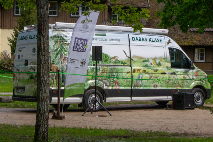 Mobile nature classroom